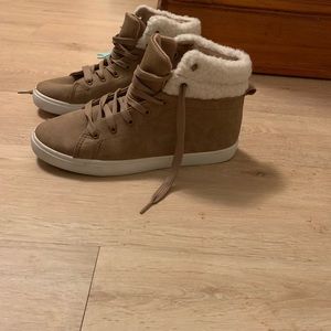 Cute Brown shoes size 7